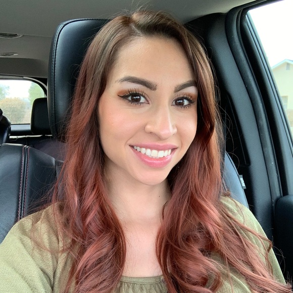 Meet your Posher, Stephanie - Picture 2 of 3